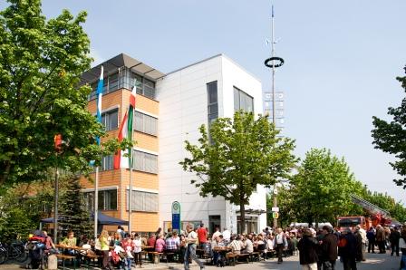 Straßenfest vor dem Rathaus