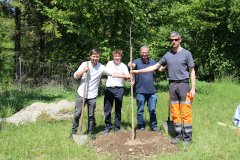 Baumpflanzaktion des Jugendrates Karlsfelds